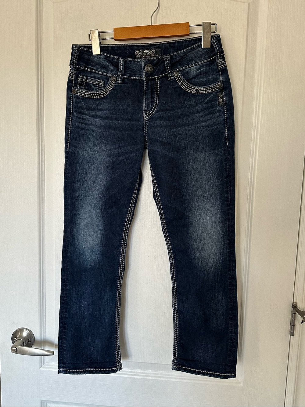 Silver Jeans Co. Suki Mid Rise Curvy Fit Short Dark Wash Petite Embroidered 27